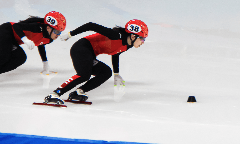短道速滑选手突破自我夺得冠军 短道速滑选手突破自我夺得冠军