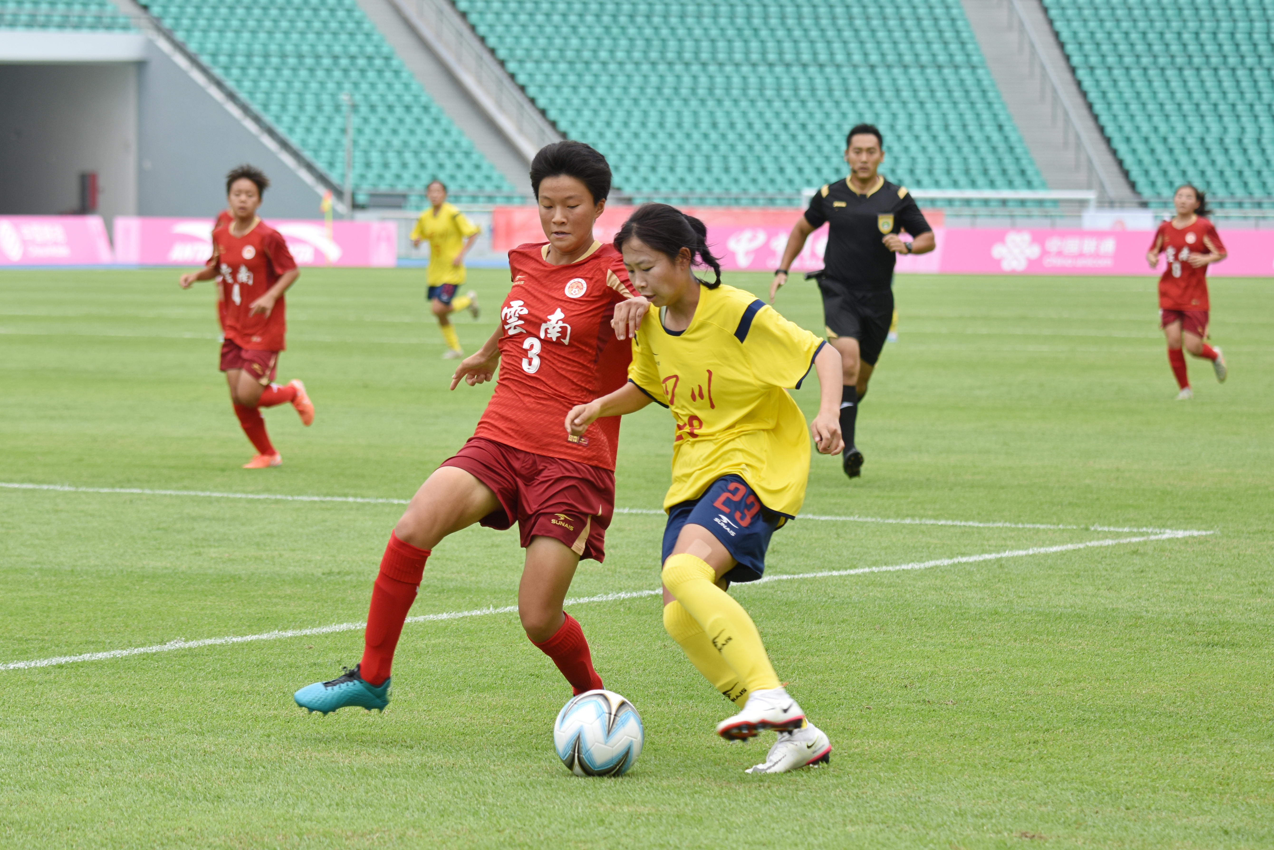 观众们将会看到足球比赛的何种精彩瞬间? 观众们将会看到足球比赛的何种精彩瞬间?