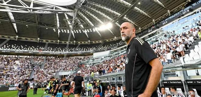 爱游戏-尤文图斯前锋受伤离场，球队攻击力下降的简单介绍