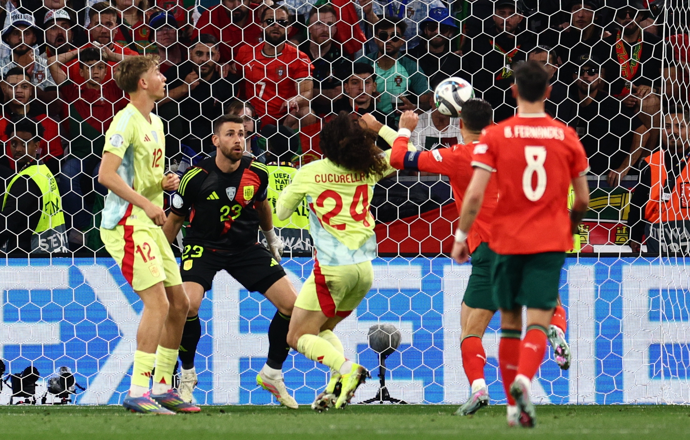 欧洲国家队备战关键时刻，冲刺冠军无悔的简单介绍