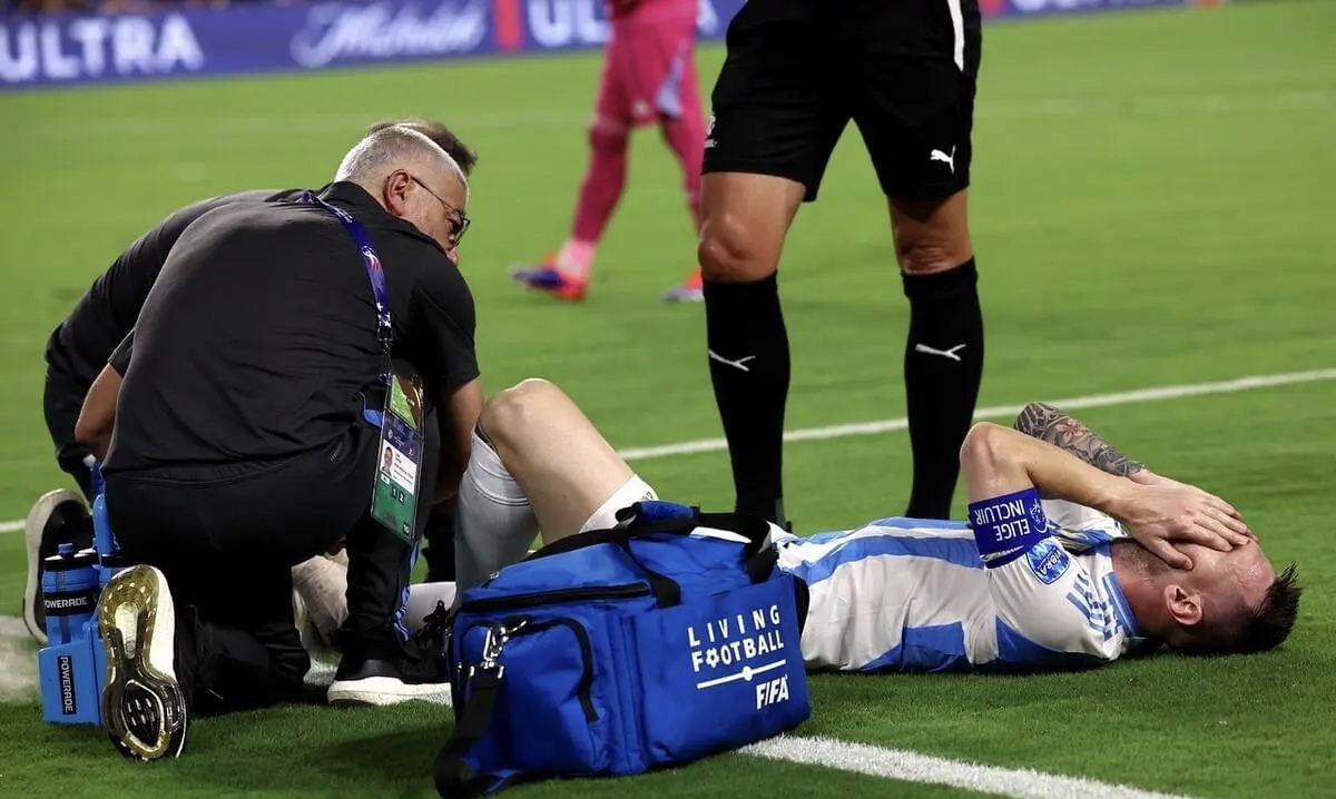 梅西遗憾错失进球，球迷心疼