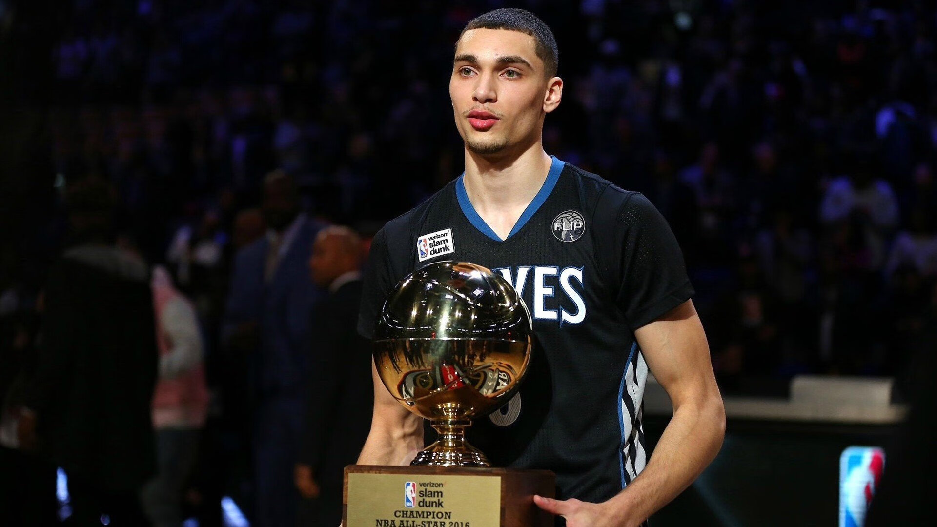 爱游戏在线-戈贝尔筑起叹息之墙，灰熊对阵新疆队内线完全无解