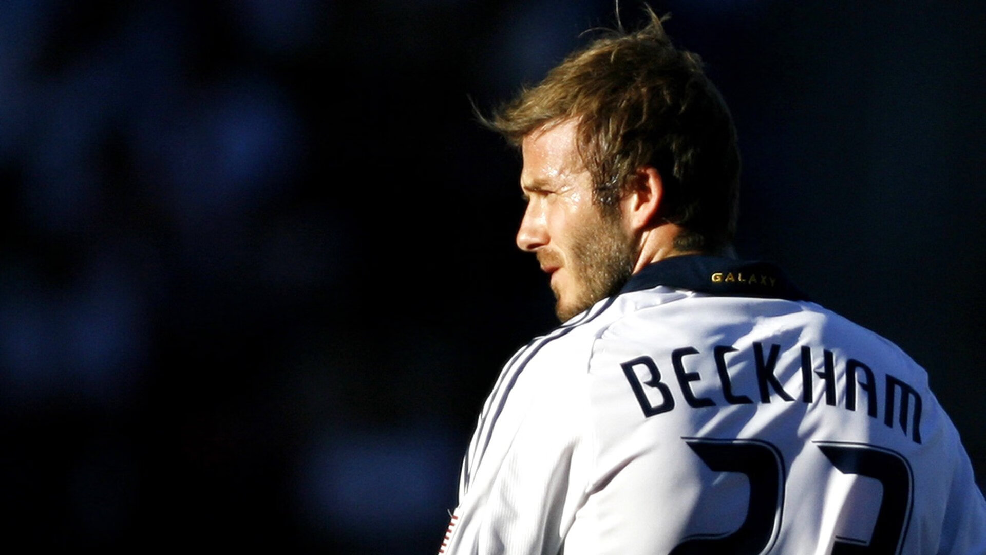 爱游戏在线-从绝境到救赎，米切尔的封神之夜与黄蜂加时鏖战的启示